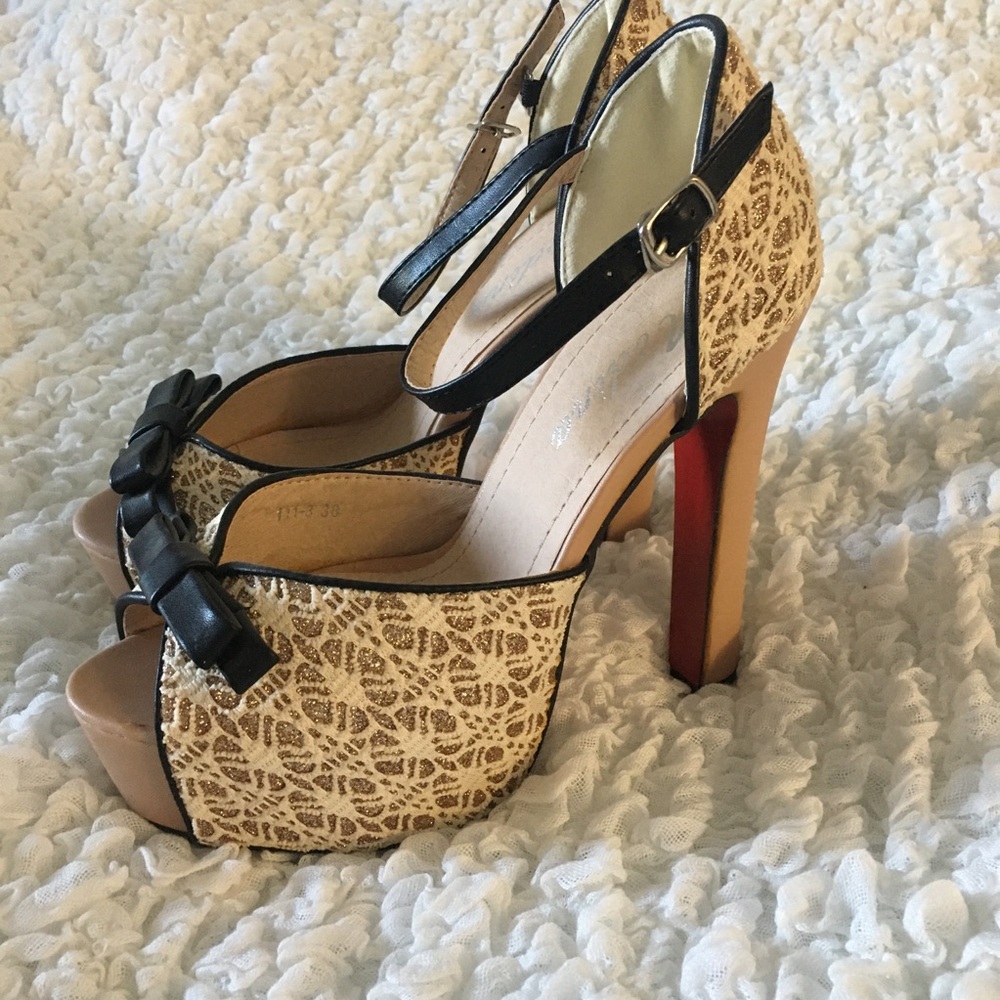 Aodina Gold & Cream Platform Heels - Picture 2 of 11
